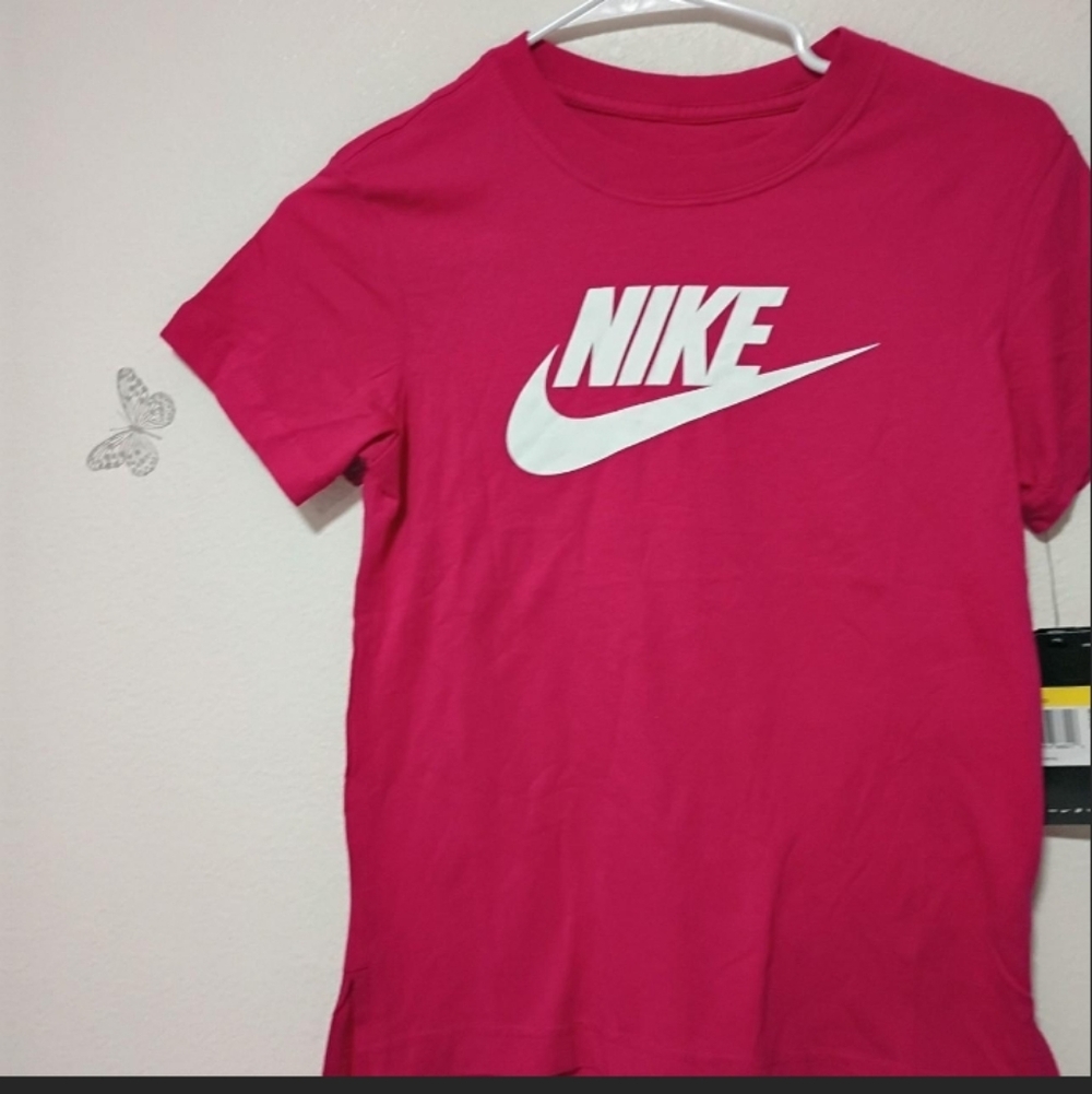 Nike Fuchsia Tee - Picture 2 of 2